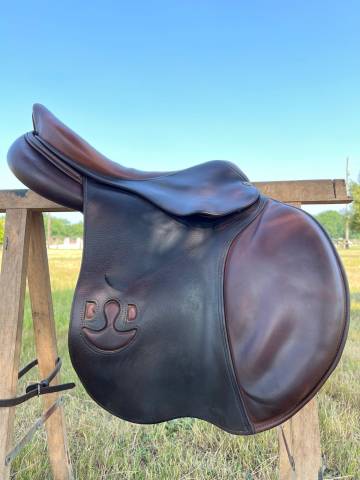Selle BRUNO DELGRANGE“BD” – Siège 17,5″/ Panneaux 28cm