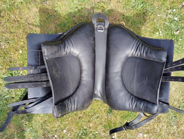 Selle portugaise 17 pouces noire 