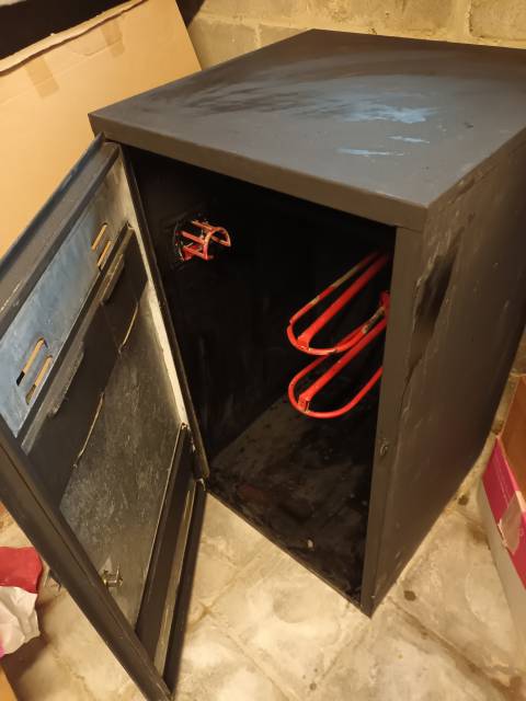 un casier en métal d'équitation á vendre