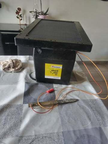 Poste de clôture électrique 