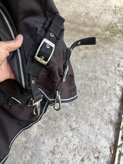 Couverture imperméable noire cheval 