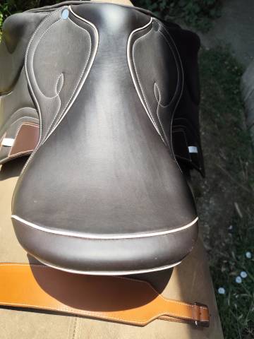 Selle EKUS F4 état neuf en 17,5" 