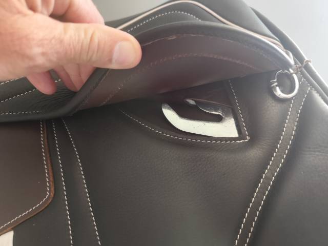 Selle EKUS F4 état neuf en 17,5" 