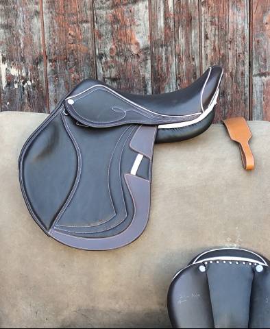 Selle EKUS F3 état neuf en 17,5" 