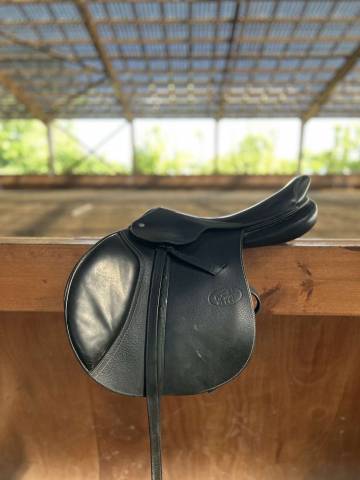 Selle jump’in one noire