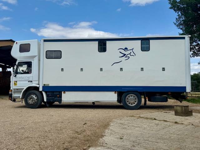 SCANIA 5 places chevaux 