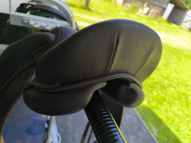 Selle de dressage 