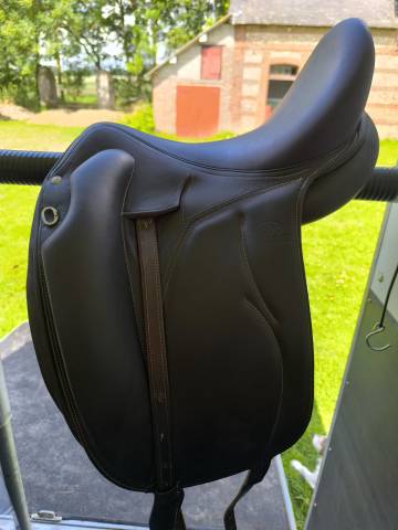 Selle de dressage 