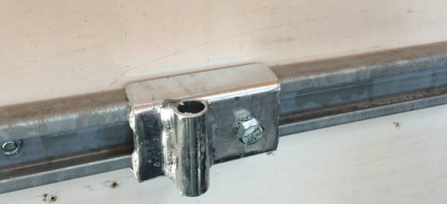 Articulation pour bat-flanc poids lourd - 30 mm