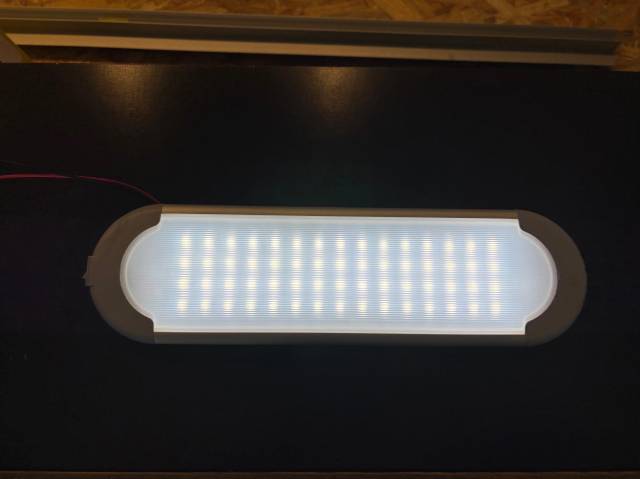 Plafonnier led blanc et bleu pour camion chevaux - 12v