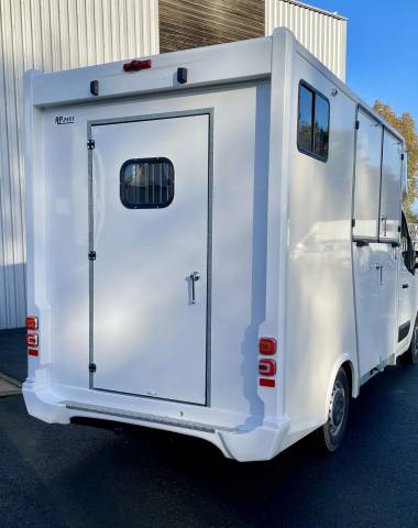 Feu arrière à leds vl chevaux 12/24 volts - homologué r10