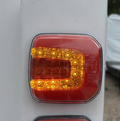 Feu arrière à leds VL chevaux clignotant - 12/24 volts