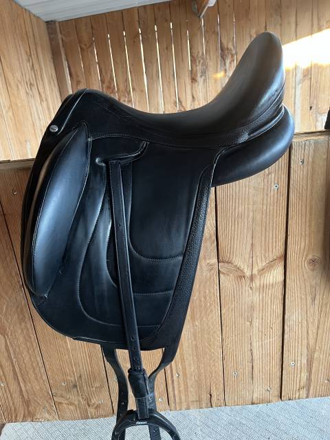 Selle de dressage Devoucoux 