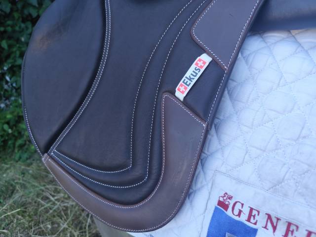 Selle EKUS F4 état neuf - 17"
