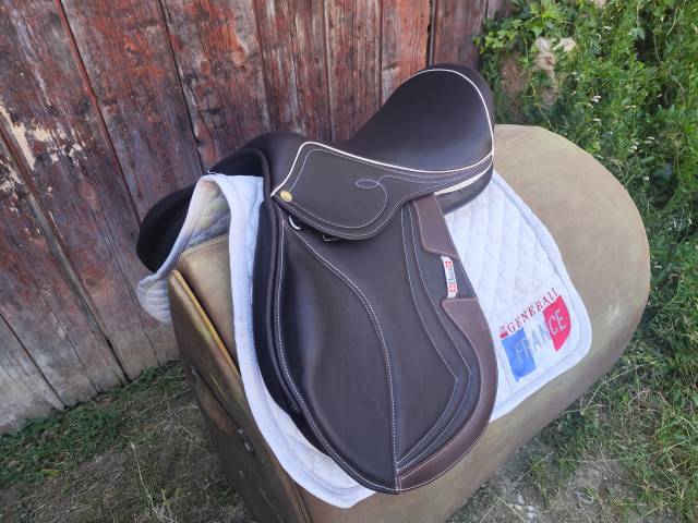 Selle EKUS F4 état neuf - 17"