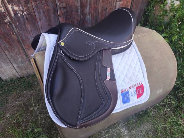 Selle EKUS F4 état neuf - 17"