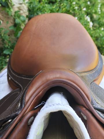 Selle de CSO 17,5" en cuir gravé croco (pièce rare) 