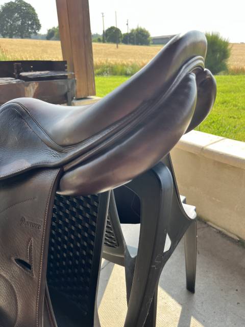 Selle cuir 17 pouces 