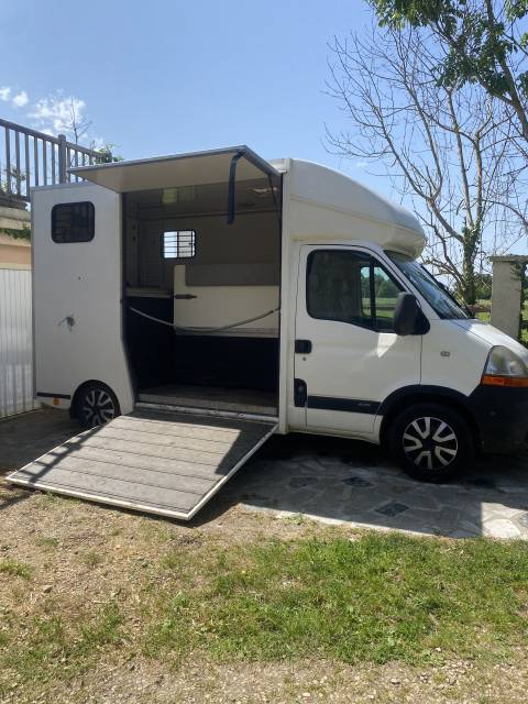 Location van 2 chevaux avec chauffeur