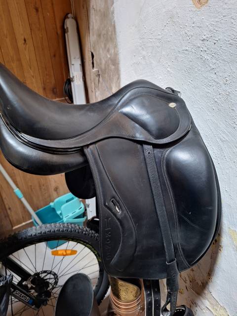 Selle de dressage 