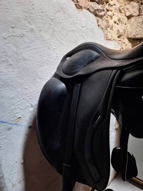 Selle de dressage 