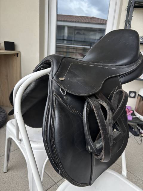 Selle mixte Tekna 17’ bon état - 250€