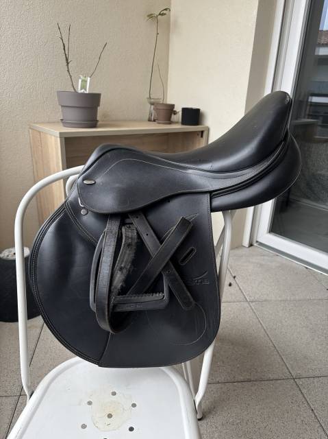 Selle mixte Tekna 17’ bon état - 250€