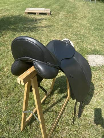 Selle de dressage 