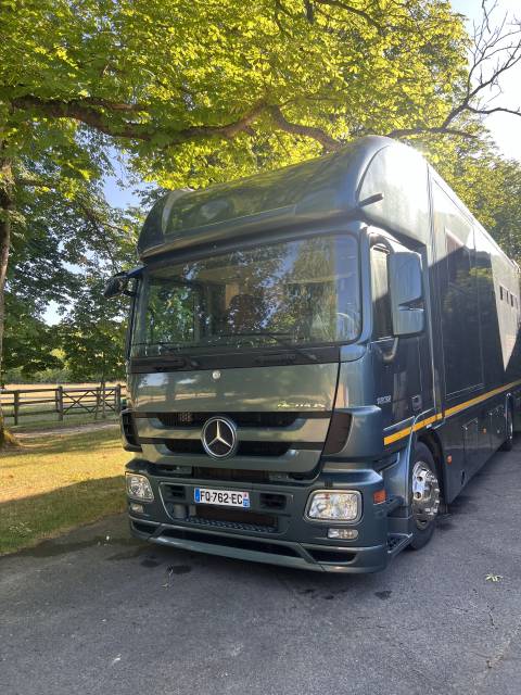 PL 16 T Mercédès Actros 4 places chevaux 
