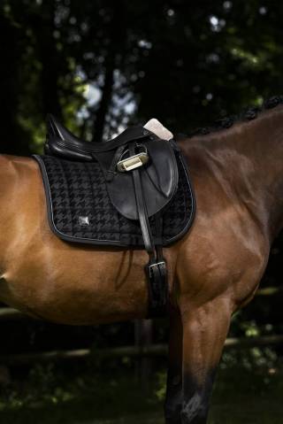 Tapis Velvet Stamp Essence 2022 DRESSAGE - Eskadron - Velours