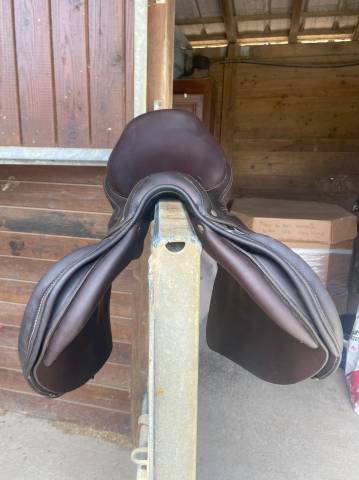 Selle AGM 17"5 pouces