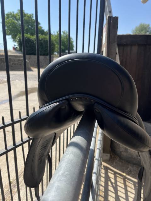 selle de dressage devouvoux  malika lab 