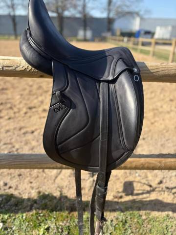 Selle de dressage CWD &agrave; vendre &ndash; Ann&eacute;e 2024 &ndash; Taille 17