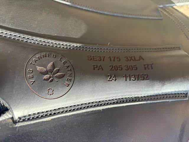 Selle de dressage CWD &agrave; vendre &ndash; Ann&eacute;e 2024 &ndash; Taille 17