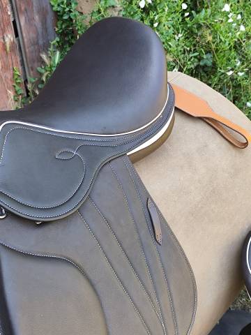 Selle EKUS F3 neuve 17,5"