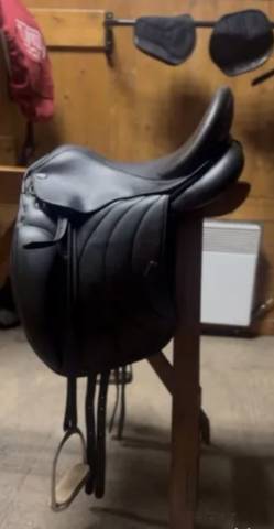 Selle de dressage Éric Thomas Taille 17,5