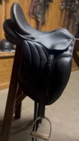 Selle de dressage Éric Thomas Taille 17,5