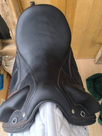 Selle de dressage Devoucoux