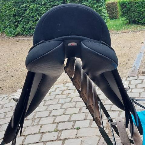 Selle Equitation synthétique Wintec 2000 mixte 18" neuv