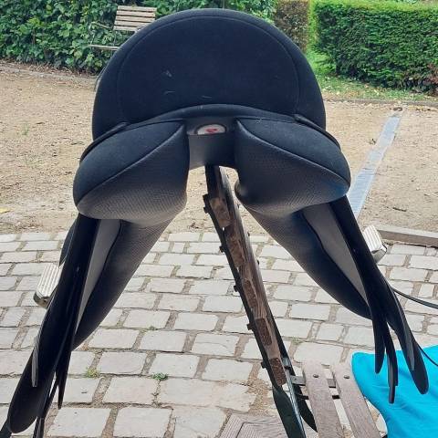 Selle Equitation synthétique Wintec 2000 mixte 18" neuv