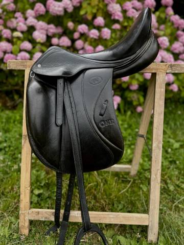 Selle de dressage 