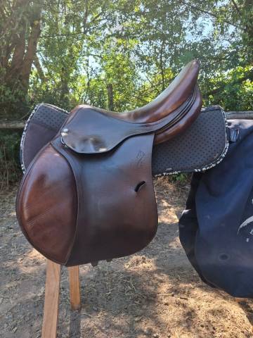 Selle mixte semi creuse 17