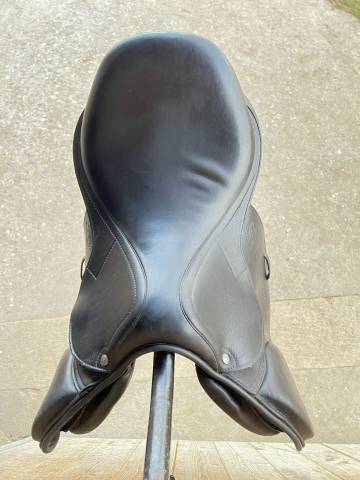 SELLE ANTARES SIGNATURE OBSTACLE 17,5" NOIRE DE 2024