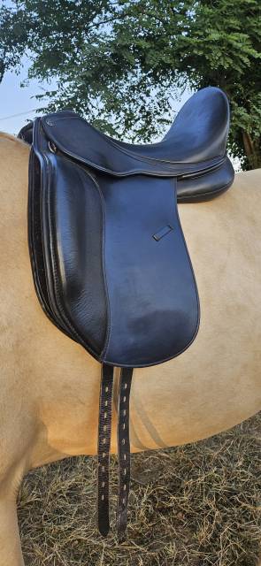 Selle de dressage 17,5   prix cassé 