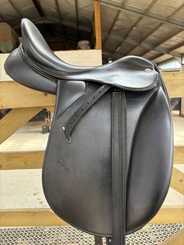 Selle de dressage 