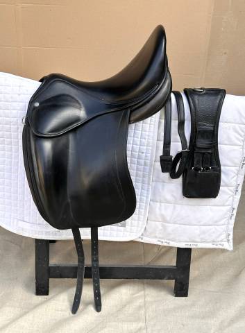 Selle dressage Childeric 2 DSC 175