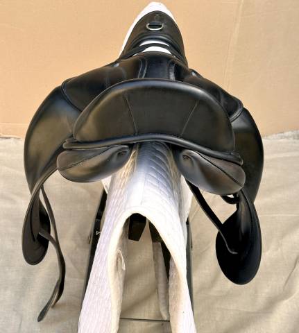 Selle dressage Childeric 2 DSC 175