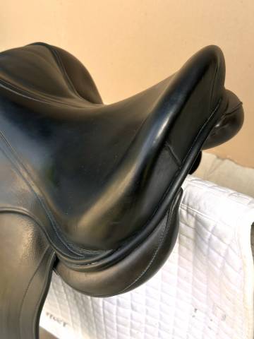 Selle dressage Childeric 2 DSC 175