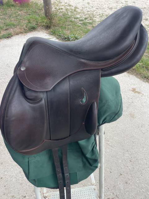 Selle Devaucoux Chiberta havane équipée 16,5