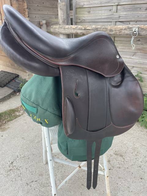 Selle Devaucoux Chiberta havane équipée 16,5